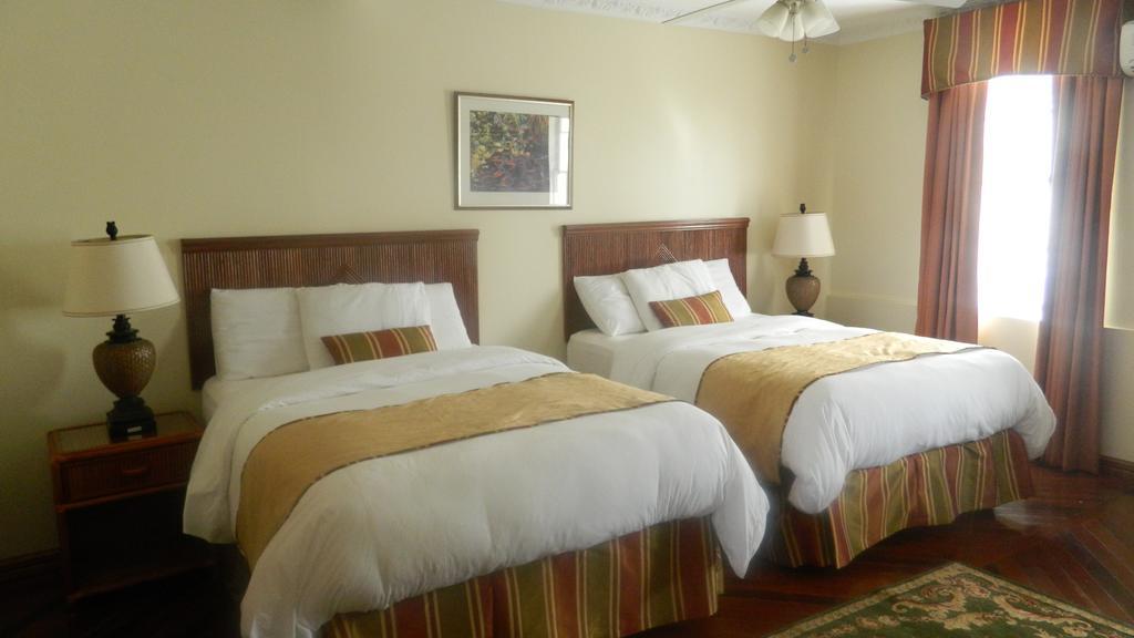 Cara Lodge Hotel Georgetown Bagian luar foto