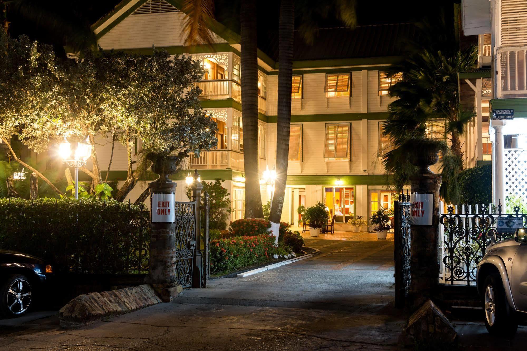 Cara Lodge Hotel Georgetown Bagian luar foto
