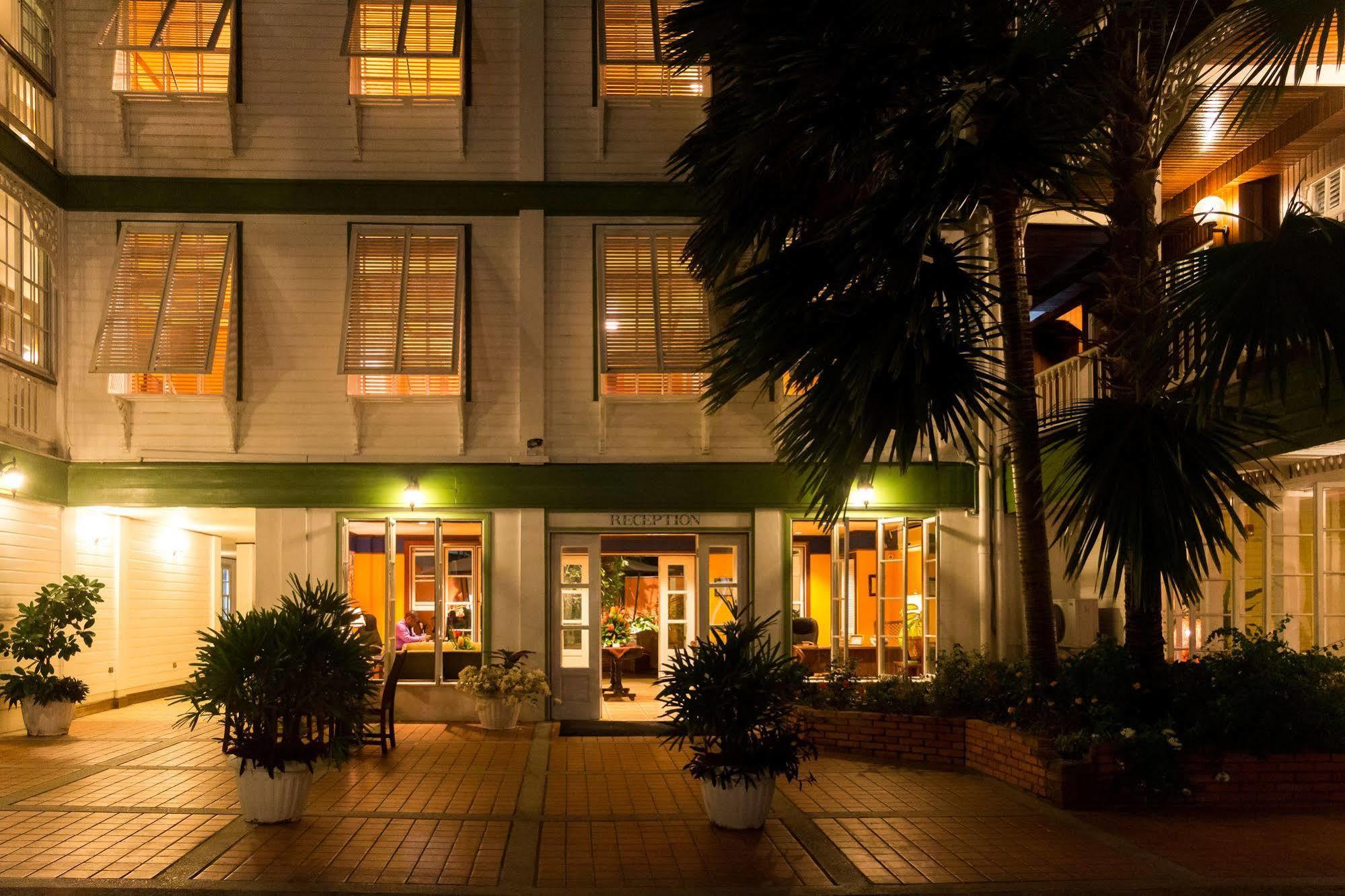 Cara Lodge Hotel Georgetown Bagian luar foto