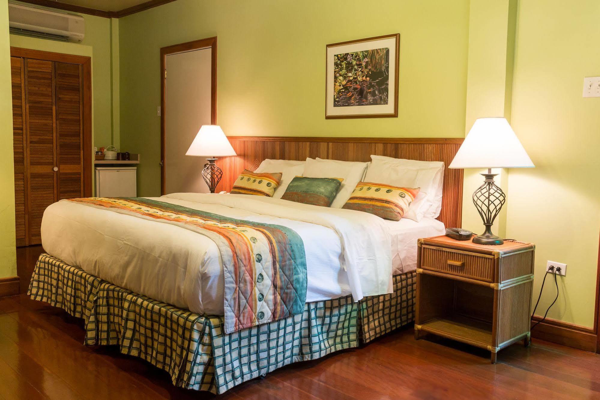 Cara Lodge Hotel Georgetown Bagian luar foto