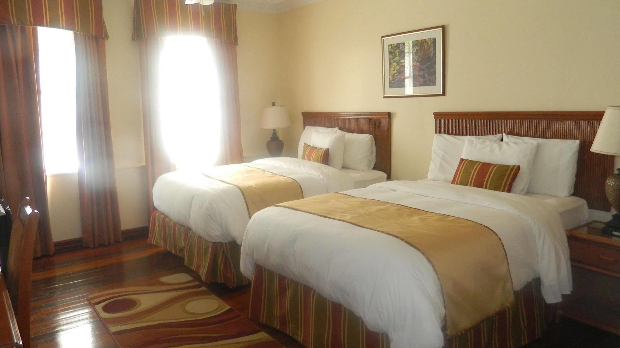 Cara Lodge Hotel Georgetown Bagian luar foto